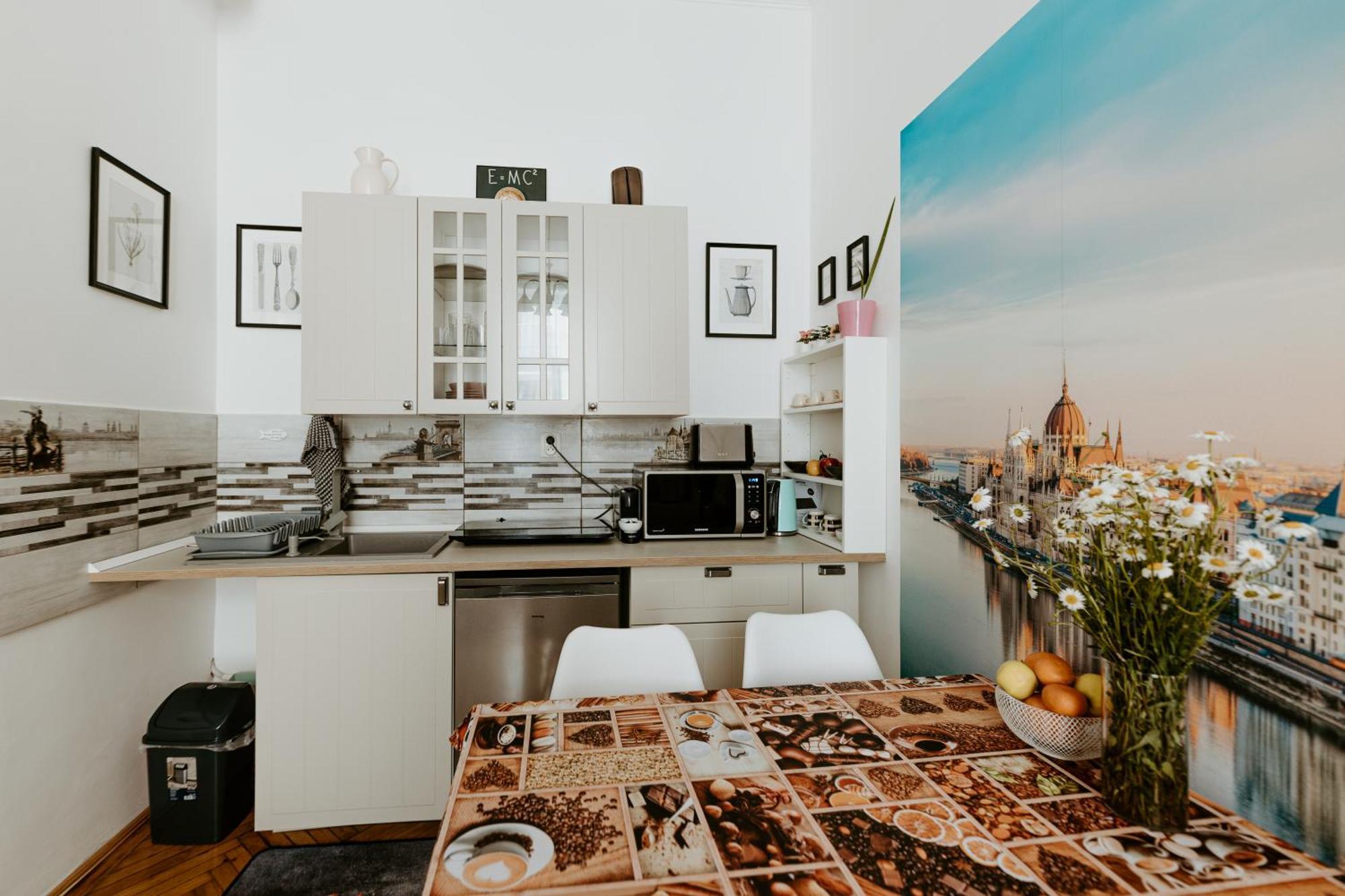 Margaret & Violet Apartments - Peaceful Stay Downtown Budapest Eksteriør billede